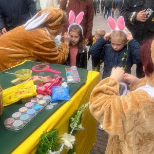 paasentertainment, De paashaas op bezoek, bezoek Paashaas, entertainment voor pasen, paashazen, entertainment pasen, rondlopende paashaas, winkelcentrumpromotie, promotie winkelcentrum, entertainmentbureau, paas entertainment