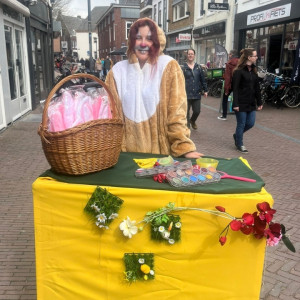 paasentertainment, De paashaas op bezoek, bezoek Paashaas, entertainment voor pasen, paashazen, entertainment pasen, rondlopende paashaas, winkelcentrumpromotie, promotie winkelcentrum, entertainmentbureau, paas entertainment