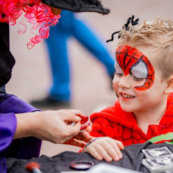 Halloween, halloween entertainment, inhuren halloween entertainment, inhuren entertainment voor halloween, halloweenentertainment, Griezelcircus, Griezelcircus in uw winkelcentrum, Spookhuis, Spookhuis in uw centrum, winkelcentrum concept, winkelcentrum concepten, winkelcentrumconcepten, zomer decoratie, decoratie voor de zomer, winkelcentrum promotie, promotie winkelcentrum, winkelcentrum entertainment, entertainment voor winkelcentrum, entertainmentbureau, winkelcentrum decoratie, winkelcentrumdecoraties,