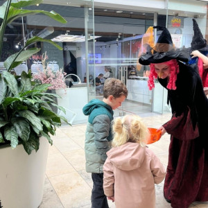 Halloween, halloween entertainment, inhuren halloween entertainment, inhuren entertainment voor halloween, halloweenentertainment, Griezelcircus, Griezelcircus in uw winkelcentrum, Spookhuis, Spookhuis in uw centrum, winkelcentrum concept, winkelcentrum concepten, winkelcentrumconcepten, zomer decoratie, decoratie voor de zomer, winkelcentrum promotie, promotie winkelcentrum, winkelcentrum entertainment, entertainment voor winkelcentrum, entertainmentbureau, winkelcentrum decoratie, winkelcentrumdecoraties,