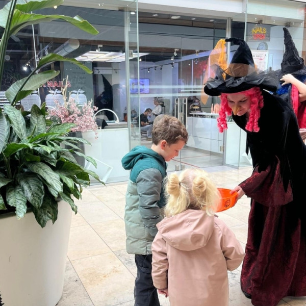 Halloween, halloween entertainment, inhuren halloween entertainment, inhuren entertainment voor halloween, halloweenentertainment, Griezelcircus, Griezelcircus in uw winkelcentrum, Spookhuis, Spookhuis in uw centrum, winkelcentrum concept, winkelcentrum concepten, winkelcentrumconcepten, zomer decoratie, decoratie voor de zomer, winkelcentrum promotie, promotie winkelcentrum, winkelcentrum entertainment, entertainment voor winkelcentrum, entertainmentbureau, winkelcentrum decoratie, winkelcentrumdecoraties,