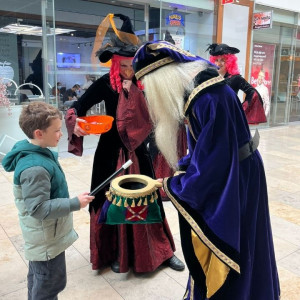Halloween, Merlijn de Tovenaar, halloween entertainment, inhuren halloween entertainment, inhuren entertainment voor halloween, halloweenentertainment, Griezelcircus, Griezelcircus in uw winkelcentrum, Spookhuis, Spookhuis in uw centrum, winkelcentrum concept, winkelcentrum concepten, winkelcentrumconcept