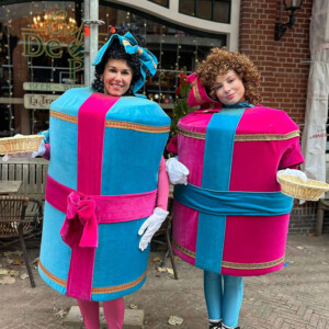 Moederdag entertainment, Moederdag entertainment inhuren, Moederdag entertainment huren, Uitdeeldames huren, Uitdeeldames inhuren, entertainment voor Moederdag, entertainment voor Moederdag huren, entertainment voor Moederdag inhuren, winkelcentrumpromotie, winkelcentrum promotie inhuren