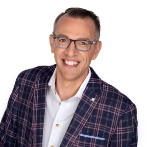 Marco de Hollander, Zanger, winkelcentrum promotie, promotie in winkelcentrum, optreden, optreden in winkelcentrum, personeelsfeesten, evenementen, evenementenbureau, entertainment in winkelcentrum, winkelcentrum entertainment, muzikaal entertainment