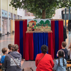 Poppentheater, Poppentheater inhuren, inhuren Poppentheater, Poppenkast, Poppenkast inhuren, inhuren Poppenkast, poppenkast voorstellingen inhuren, poppenkastvoorstellingen inhuren, entertainment voor in winkelcentrum, inhuren entertainment winkelcentrum, entertainment voor kinderen, kinderentertainment, , entertainment buro, entertainmentbureau