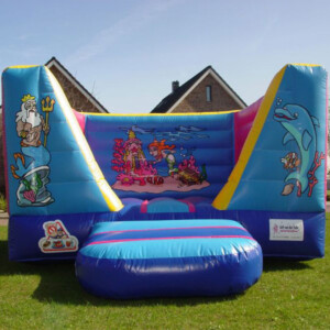 Attracties, attracties inhuren, kinderattracties, kinderattracties inhuren, winkelcentrum entertainment, kinderentertainment, winkelcentrumpromotie, Springkussen, Springkussen inhuren,