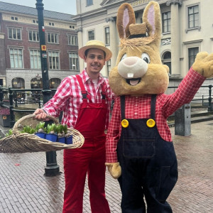 paasentertainment, De paashaas op bezoek, bezoek Paashaas, entertainment voor pasen, paashazen, entertainment pasen, rondlopende paashaas, winkelcentrumpromotie, promotie winkelcentrum, entertainmentbureau, paas entertainment