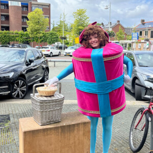 Vaderdag entertainment, Vaderdag entertainment inhuren, Vaderdag entertainment huren, Wandelend Cadeautjes, Wandelend Cadeautjes inhuren, Wandelend Cadeautjes huren, entertainment, , entertainment huren, mobiel entertainment inhuren, entertainment voor Vaderdag, entertainment voor Vaderdag huren, entertainment voor Vaderdag inhuren, winkelcentrumpromotie, winkelcentrum promotie inhuren,