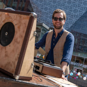 Vintage DJ, Muzikaal entertainment, entertainment voor uw Personeelsfeest, Personeelsfeest, Personeelsevent, entertainment personeelsfeest, entertainment personeelsfeesten, relatie event, muziek voor personeelsfeest