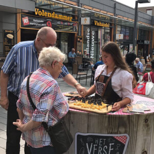 Tafeldames, uitdeelactie, mobielentertainment, entertainment in winkelcentrum, winkelcentrum entertainment, winkelcentrum promotie, promotie in winkelcentrum, entertainment, evenementenbureau, entertainment op evenementen