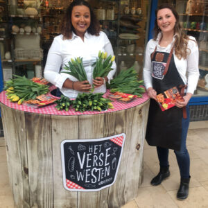 Tafeldames, uitdeelactie, mobielentertainment, entertainment in winkelcentrum, winkelcentrum entertainment, winkelcentrum promotie, promotie in winkelcentrum, entertainment, evenementenbureau, entertainment op evenementen