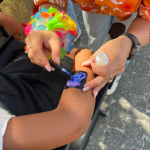 Glittertattoo, glittertatto studio, glittertattoeage, kinderentertainment, entertainment in winkelcentrum, winkelcentrum entertainment, winkelcentrum promotie, promotie in winkelcentrum, entertainment, evenementenbureau, entertainment op evenementen
