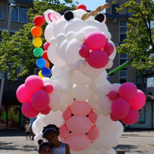 Ballonnenbeer Boris, Ballonact, kinder-entertainment, mobiel entertainment, entertainment in winkelcentrum, winkelcentrum entertainment, winkelcentrum promotie, promotie in winkelcentrum, entertainment, evenementenbureau, entertainment op evenementen