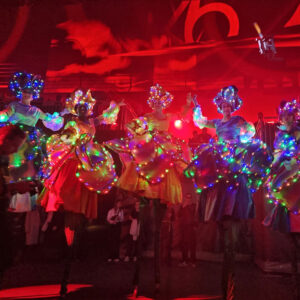 Dansende Dahlia's -Steltloopact, Steltlooppact, steltlopers, steltlopers inhuren, Steltloopact inhuren, Mobiel entertainment, mobiel entertainment inhuren, winkelcentrum promotie, winkelcentrum entertainment, entertainment voor in winkelcentrum, winkelcentrumpromotie, inhuren entertainment winkelcentrum, entertainment buro, entertainmentbureau