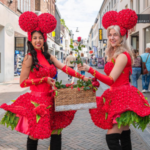 Red Roses, Valentijn, Liefde, Valentijn entertainment, valentijn entertainment inhuren, inhuren entertainment voor Valentijn, Winkelcentrum promotie, promotie in winkelcentrum, entertainment, entertainment in winkelcentrum, winkelcentrum entertainment, zingen, liedjes, evenementen, evenementenbureau, entertainmentbureau,