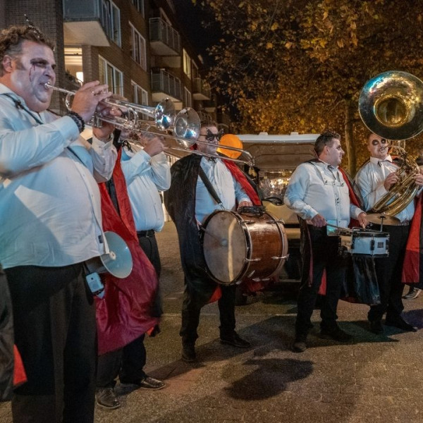 Halloween, Halloween band, halloween entertainment, inhuren halloween entertainment, inhuren entertainment voor halloween, halloweenentertainment, Griezelcircus, Griezelcircus in uw winkelcentrum, Spookhuis, Spookhuis in uw centrum, winkelcentrum concept, winkelcentrum concepten, winkelcentrumconcepten, zomer decoratie, decoratie voor de zomer, winkelcentrum promotie, promotie winkelcentrum, winkelcentrum entertainment, entertainment voor winkelcentrum, entertainmentbureau, winkelcentrum decoratie, winkelcentrumdecoraties,