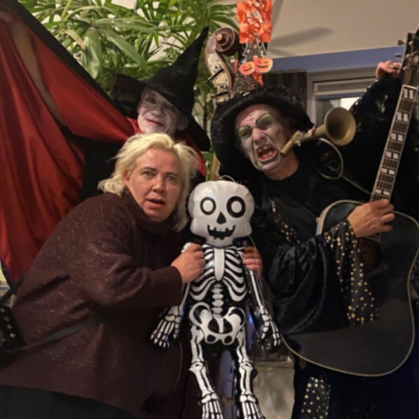 Halloween, Halloween band, halloween entertainment, inhuren halloween entertainment, inhuren entertainment voor halloween, halloweenentertainment, Griezelcircus, Griezelcircus in uw winkelcentrum, Spookhuis, Spookhuis in uw centrum, winkelcentrum concept, winkelcentrum concepten, winkelcentrumconcepten, zomer decoratie, decoratie voor de zomer, winkelcentrum promotie, promotie winkelcentrum, winkelcentrum entertainment, entertainment voor winkelcentrum, entertainmentbureau, winkelcentrum decoratie, winkelcentrumdecoraties,