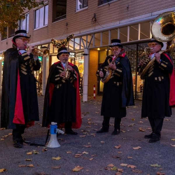 Halloween, Halloween band, halloween entertainment, inhuren halloween entertainment, inhuren entertainment voor halloween, halloweenentertainment, Griezelcircus, Griezelcircus in uw winkelcentrum, Spookhuis, Spookhuis in uw centrum, winkelcentrum concept, winkelcentrum concepten, winkelcentrumconcepten, zomer decoratie, decoratie voor de zomer, winkelcentrum promotie, promotie winkelcentrum, winkelcentrum entertainment, entertainment voor winkelcentrum, entertainmentbureau, winkelcentrum decoratie, winkelcentrumdecoraties,