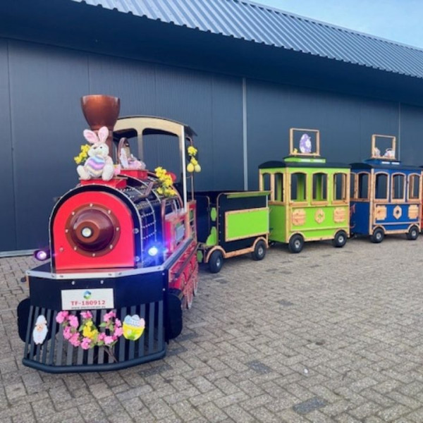 kindertrein, Wonderland Express, Wonderland Paasexpress, paasentertainment, De paashaas op bezoek, bezoek Paashaas, entertainment voor pasen, paashazen, entertainment pasen, rondlopende paashaas, winkelcentrumpromotie, promotie winkelcentrum, entertainmentbureau, paas entertainment