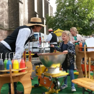 Fiets je eigen schilderij, verf je eigen schilderij, Creatief entertainment, Workshop voor kinderen, kinderworkshop , Winkelcentrumpromotie, promotie winkelcentrum, winkelcentrum entertainment, entertainment voor winkelcentrum, kinder entertainment, kinderentertainment, entertainment voor kinderen, entertainmentburo, entertainment bureau, mobiel entertainment, winkelcentrum concepten, winkelcentrum decoratie, winkelcentrumdecoraties